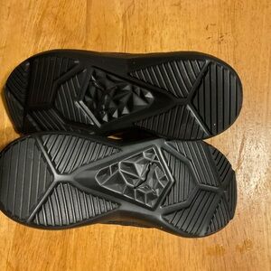 Black kids puma slide in sneakers